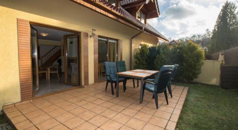 Lovely vacation home with terrace & yard | Dogs allowed — photo 4