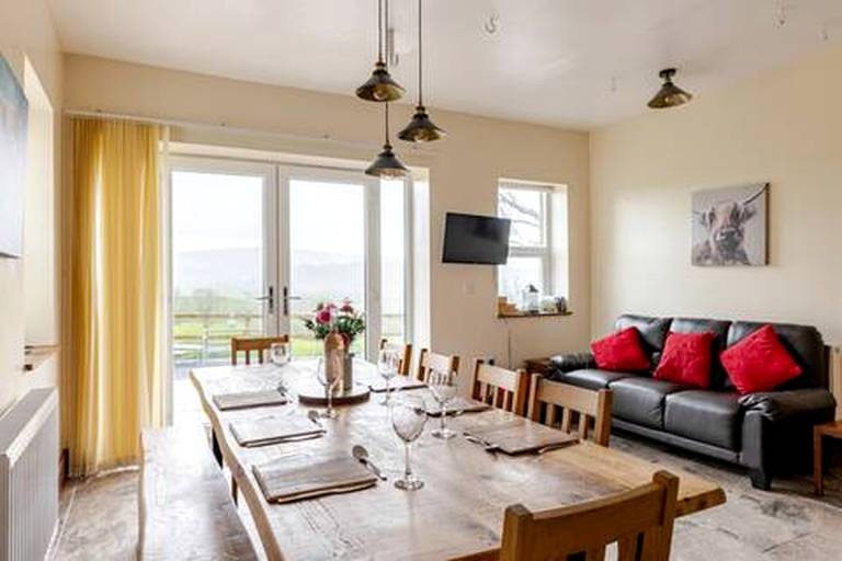 Charming Farmhouse with Hot Tub and Games Room near Llandeilo, Carmarthenshire — photo 5