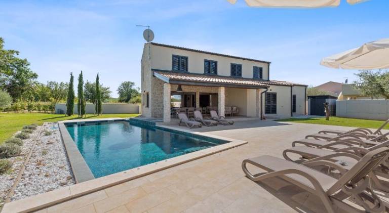 Villa with pool in Umag