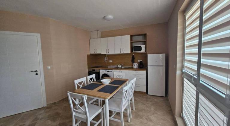 Rental apartment with terrace & yard — photo 3