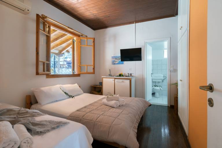 Studio with garden & patio | Mountain view — photo 4
