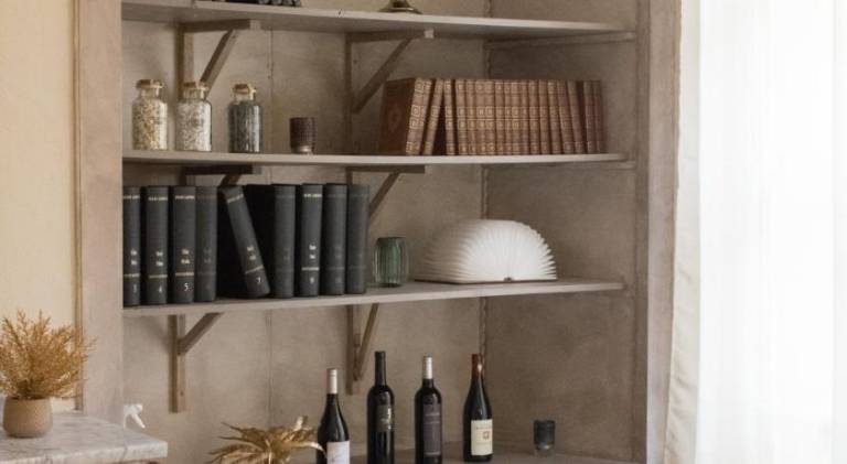 Charming serviced apartment with patio | Pet-friendly — photo 2