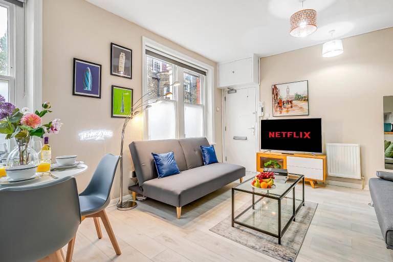 Rental apartment with sauna & hot tub | Next to Buckingham Palace | Suitable for remote work — photo 3