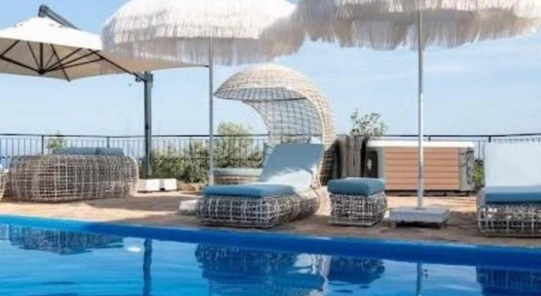 Villa with pool — photo 3