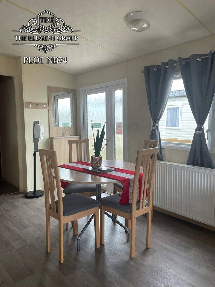 Comfortable Accessible Caravan Escape with Smart TVs & Modern Amenities in Lincolnshire, United Kingdom — photo 4