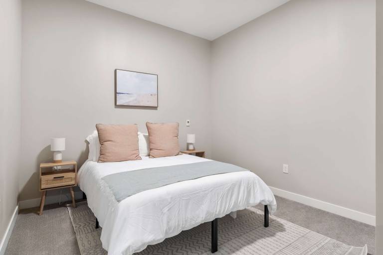 CozySuites OTR Downtown 2BR 2Bath w gym rooftop — photo 4