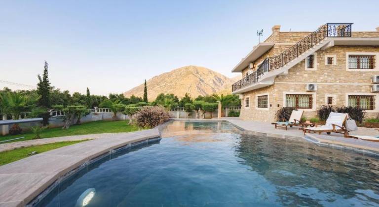 Lovely villa with hot tub & pool | Pet-friendly — photo 3