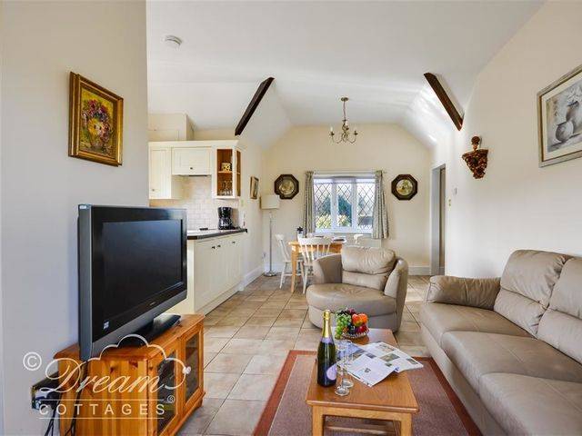 Family-oriented cottage with yard | Pet-friendly — photo 5