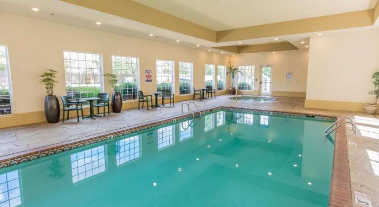 La Quinta Inn & Suites by Wyndham Bentonville — photo 3