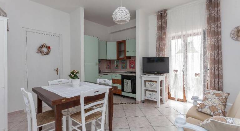 House with 2 rooms for 5 persons — photo 3