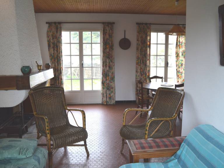 Charming vacation home with yard & barbeque | Close to the beach | Pets allowed — photo 2