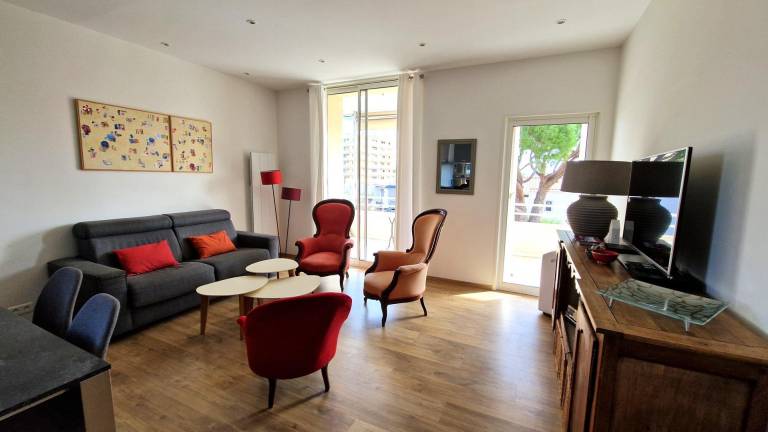Gite with patio & yard — photo 3
