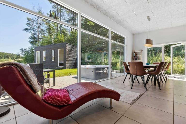 House with grill, terrace & jacuzzi — photo 4
