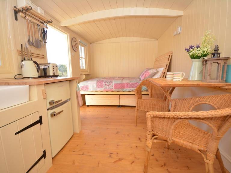 Cottage with garden & hot tub | Pets allowed — photo 2