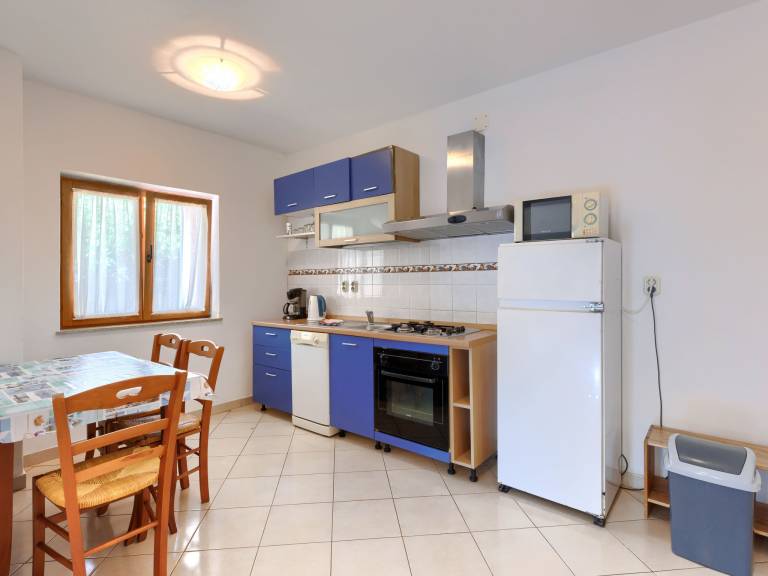 Wonderful apartment with pool, patio & yard | Pet-friendly — photo 4