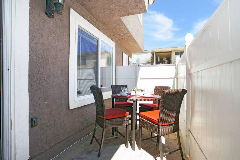 Multi-Level 2BR-Fast WiFI-Free Parking -CM-1 — photo 4