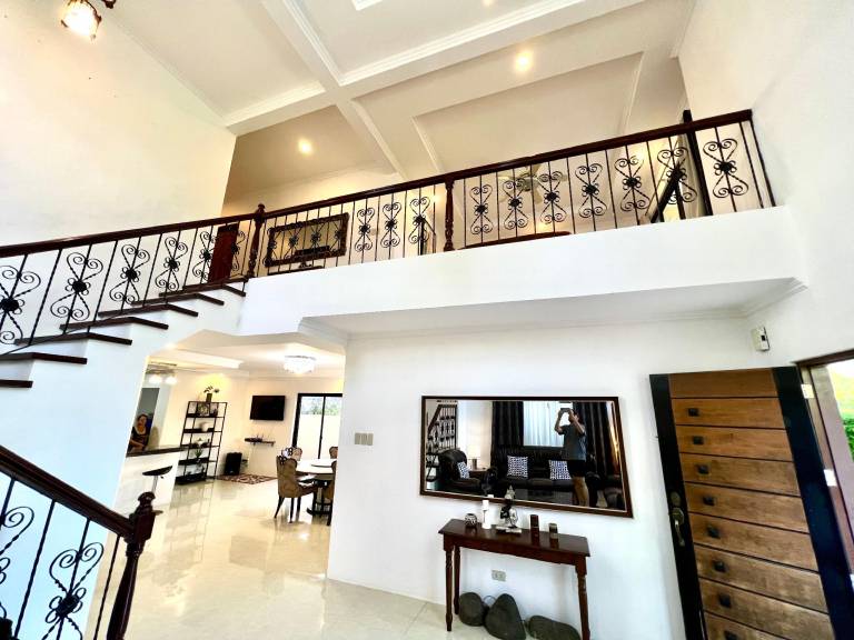 House  Neogan