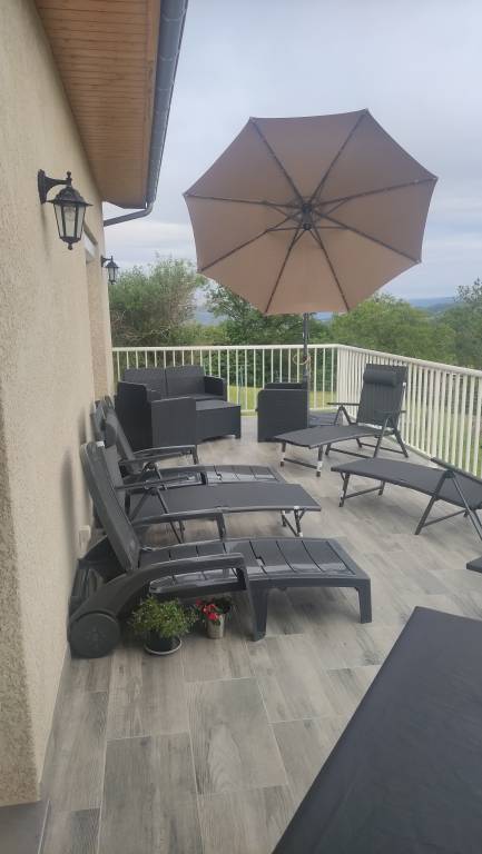 Vacation home with barbeque, patio & yard | Garden view — photo 4