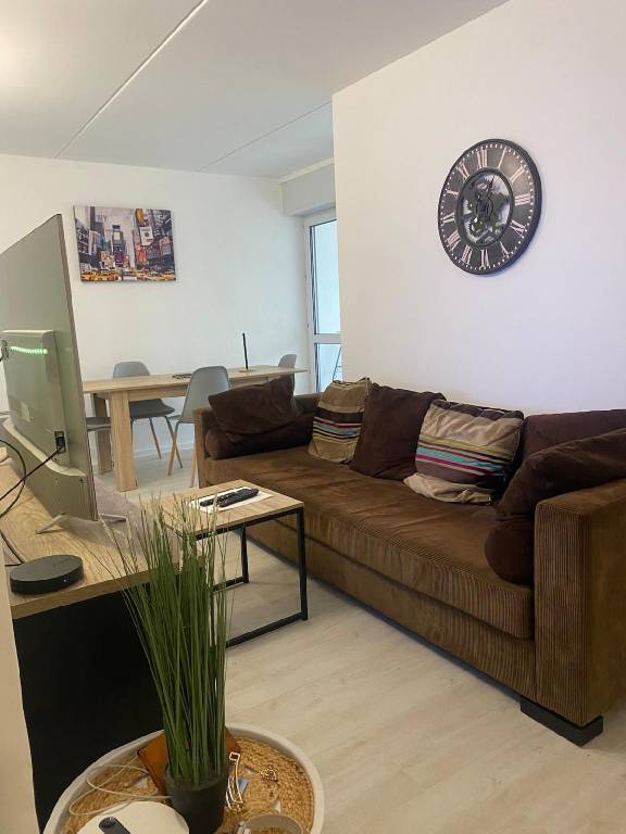 House with 3 rooms for 8 persons in Beaucouze