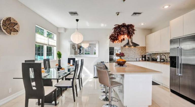 Tarpon River House - Heat Optional Pool - 4 bedrooms - 3 bathrooms - 1 miles to downtown FTL — photo 3
