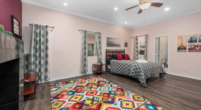 Spacious 2BR Apt with King Beds & Fully Equipped Kitchen — photo 2
