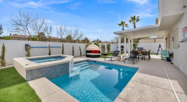 House with jacuzzi, garden & private pool | Perfect for remote work in Henderson, NV