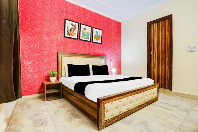 Hotel O Uttam Nagar Near Akash Hospital