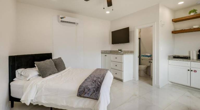 Holiday apartment with pool | Good for workation | Pet-friendly in South Padre Island, TX