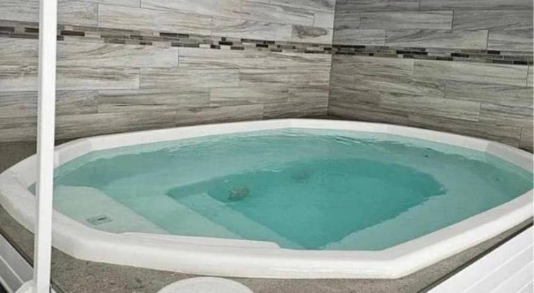 House with pool & jacuzzi | Good for workation | Pet-friendly in Gunnison, CO