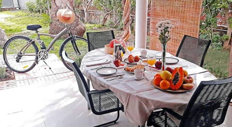 Fully equipped nice rental apartment with private pool, garden & patio | Perfect for remote work | Pet-friendly — photo 4