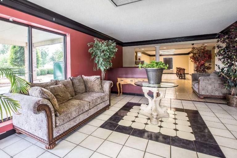 Rodeway Inn Expo Center — photo 3