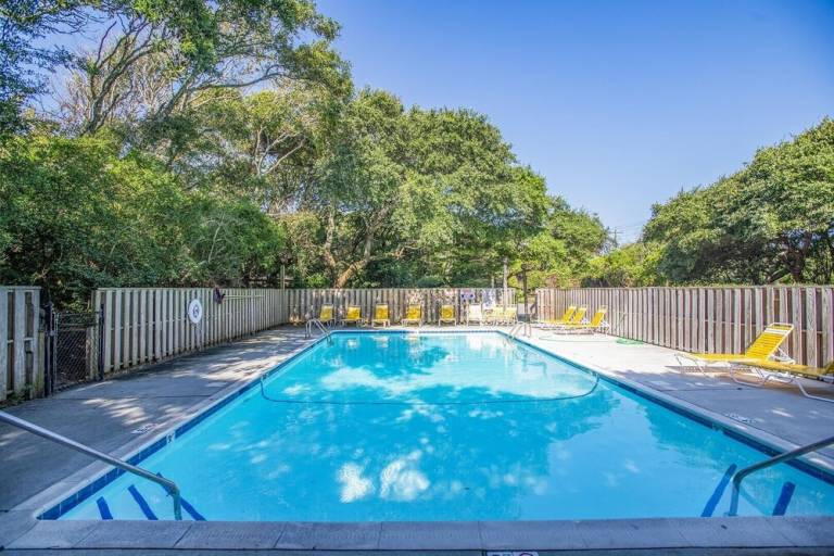 House Pine Knoll Shores