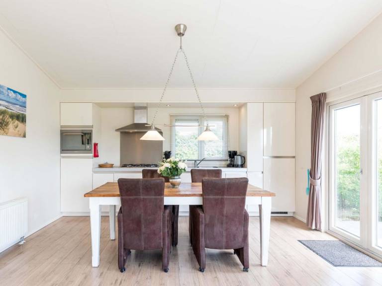 House with patio & yard | Pet-friendly — photo 3