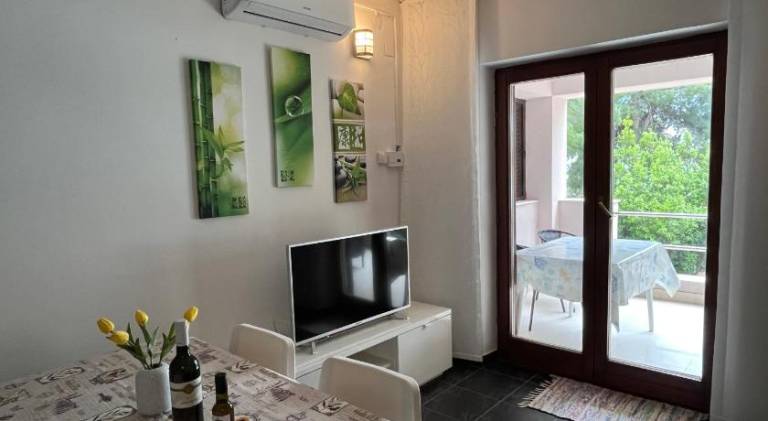 Rental apartment with patio, garden & BBQ — photo 2