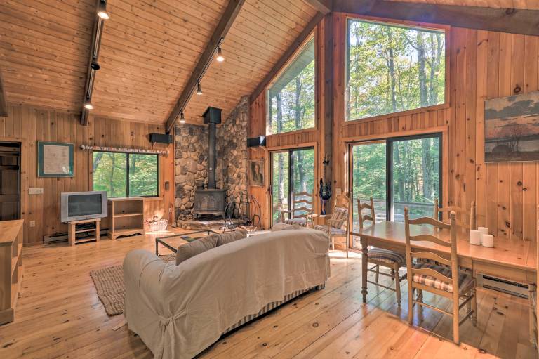 Cabin w/ 3 Acres, Tennis Courts: By 4 Ski Mtns — photo 4