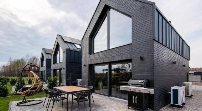 Villa with terrace, barbecue & yard — photo 5