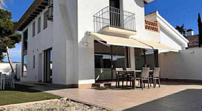 Villa with patio, garden & private pool in Murcia