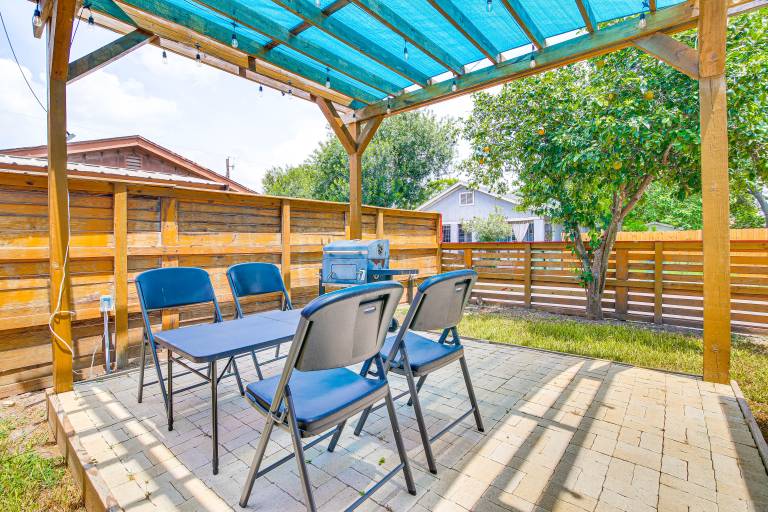 2 Mi to Family Attractions Brownsville Cottage
