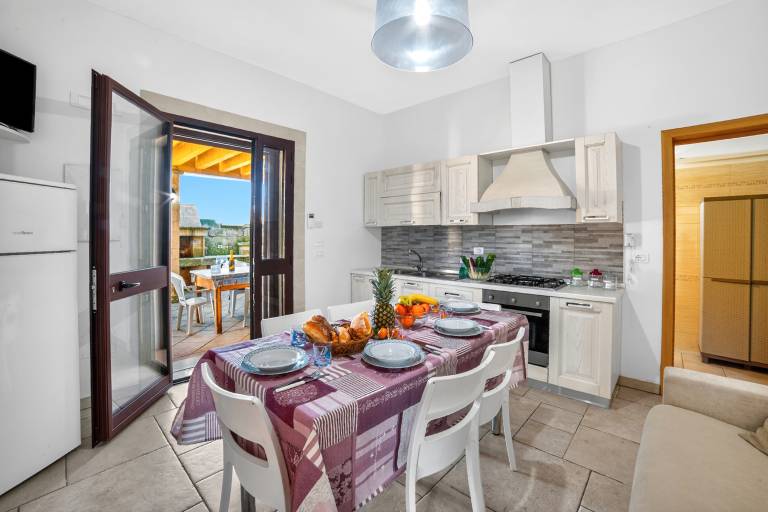Family-oriented pleasant vacation home with barbeque & yard | Pets allowed — photo 3