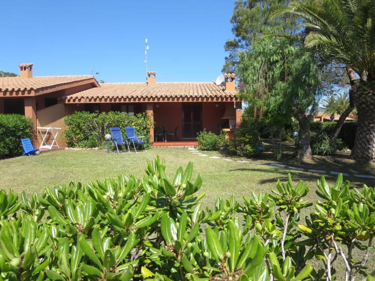 Vacation home with grill & garden | Beach nearby | Pets allowed — photo 4