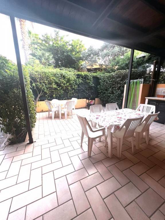 Rental apartment with terrace, BBQ & garden | Garden view — photo 2