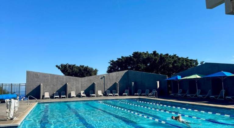 Vacation home with pool — photo 4