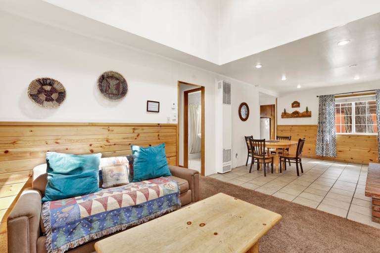 Children-friendly pleasant cabin with jacuzzi & barbecue | Lake view | Dogs allowed — photo 3