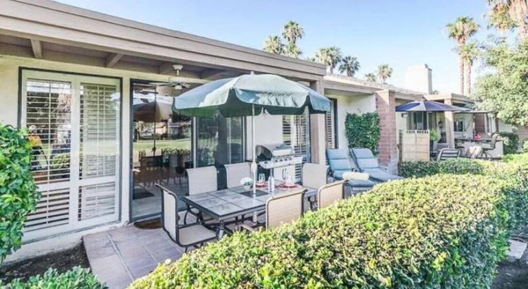 Vacation home with jacuzzi & pool in Palm Desert, CA