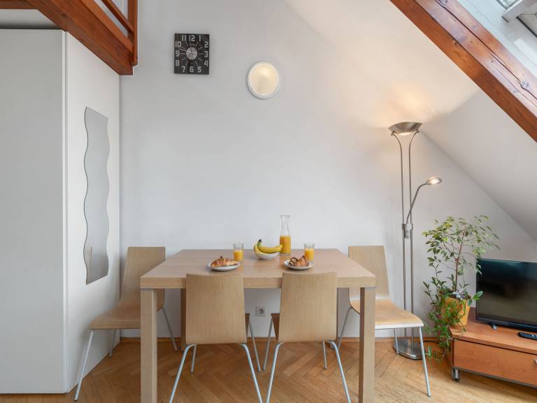 Apartment with yard | Close to Prague astronomical clock | Suitable for remote work — photo 5