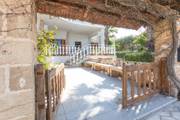 Family-oriented villa with private pool, yard & BBQ | Sea view | Dogs allowed — photo 4