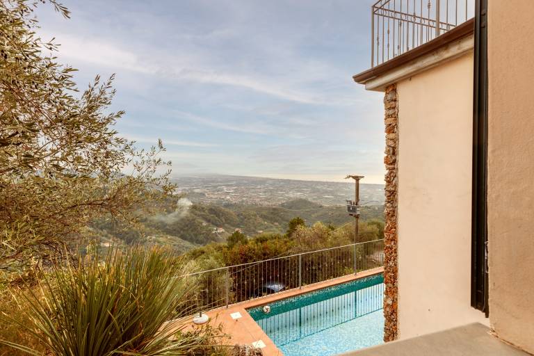 Fully equipped beautiful villa with grill, private pool & patio | Sea view | Pet-friendly in Pietrasanta