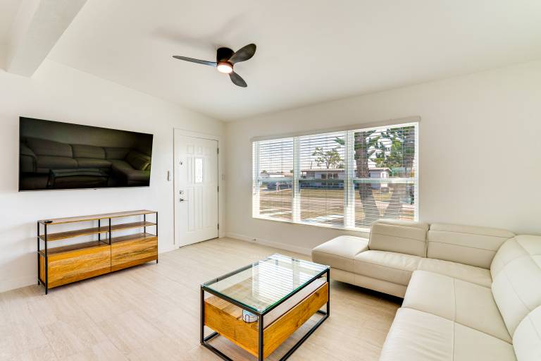 4 Mi to Beach! Sleek Getaway in Port Charlotte — photo 5