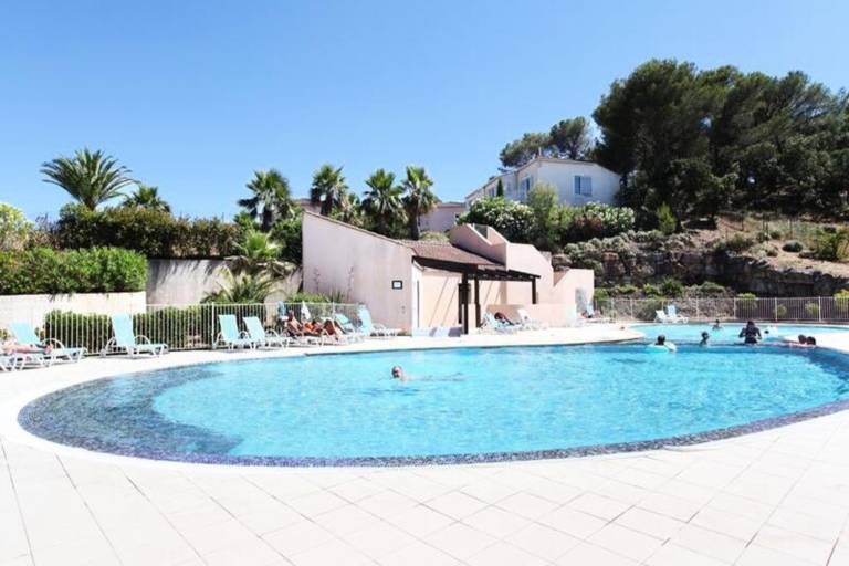 Apartment with garden & terrace | Pet-friendly in Fréjus