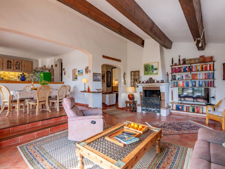 Fully equipped vacation home with private pool, barbecue & yard | Sea view | Dogs allowed — photo 4